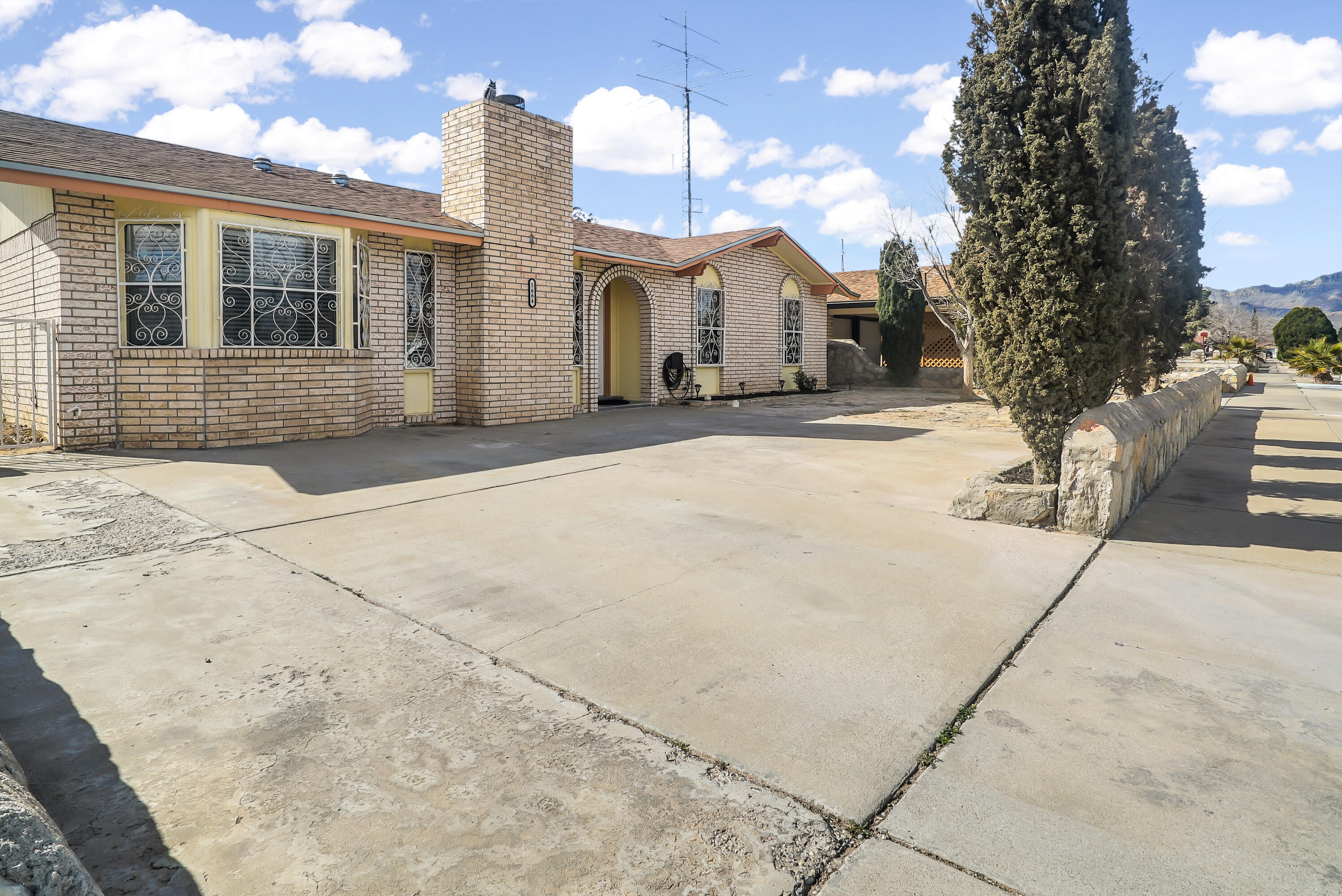 5664 LONGVIEW Drive