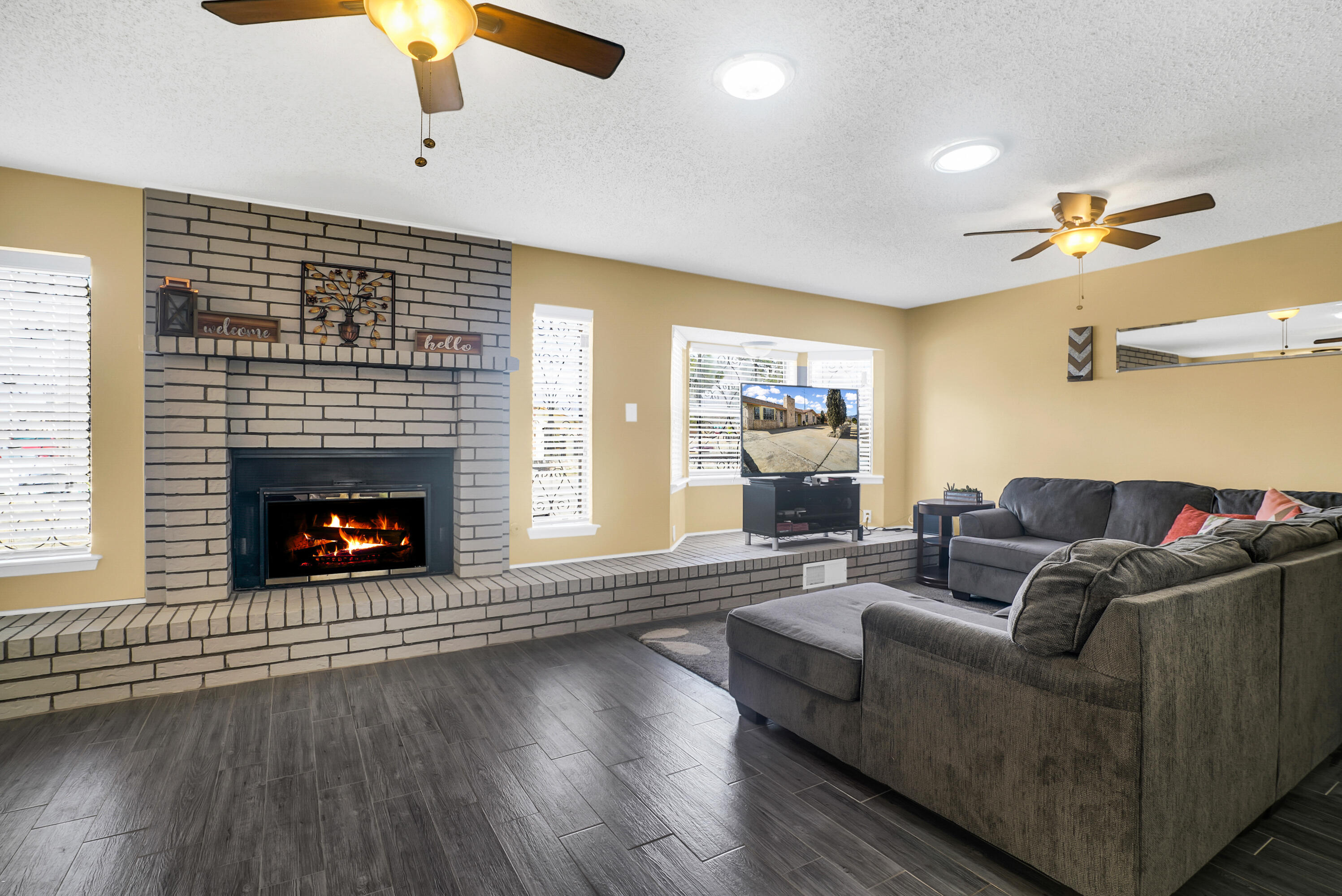 5664 LONGVIEW Drive