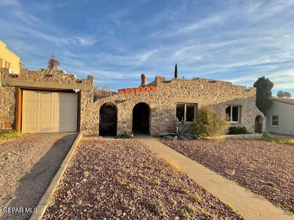 Photo of 1210 MESITA Drive, El Paso, TX 79902 (MLS # 935356)