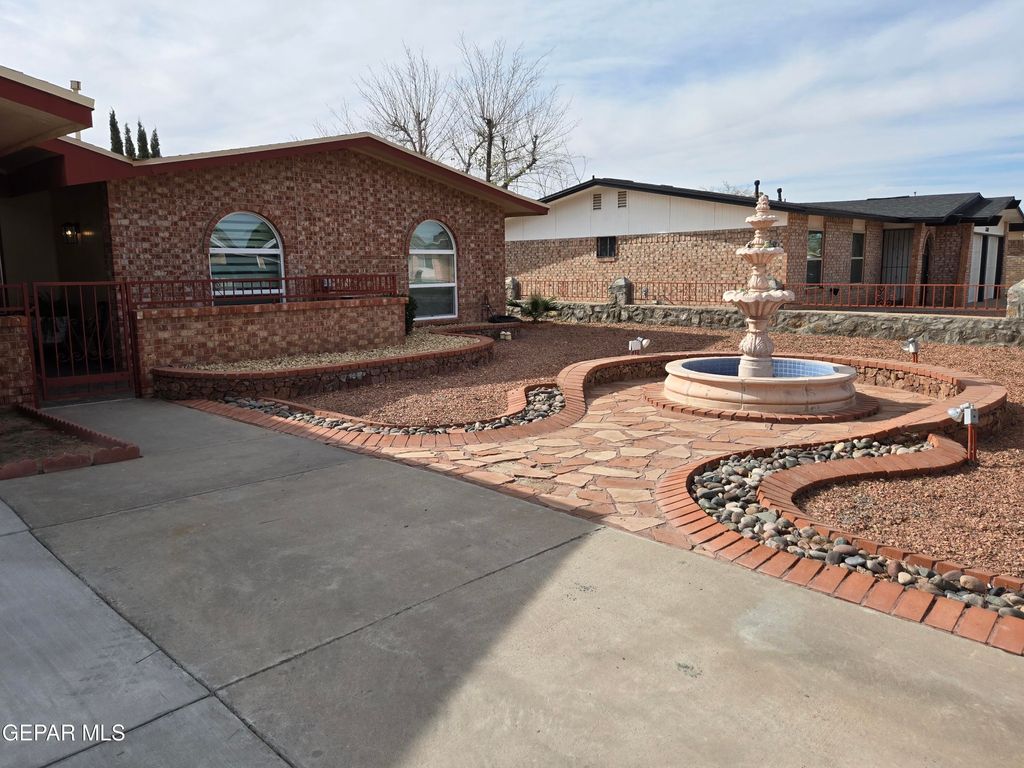 Photo of 11188 SHORELINE Drive, El Paso, TX 79936 (MLS # 936508)