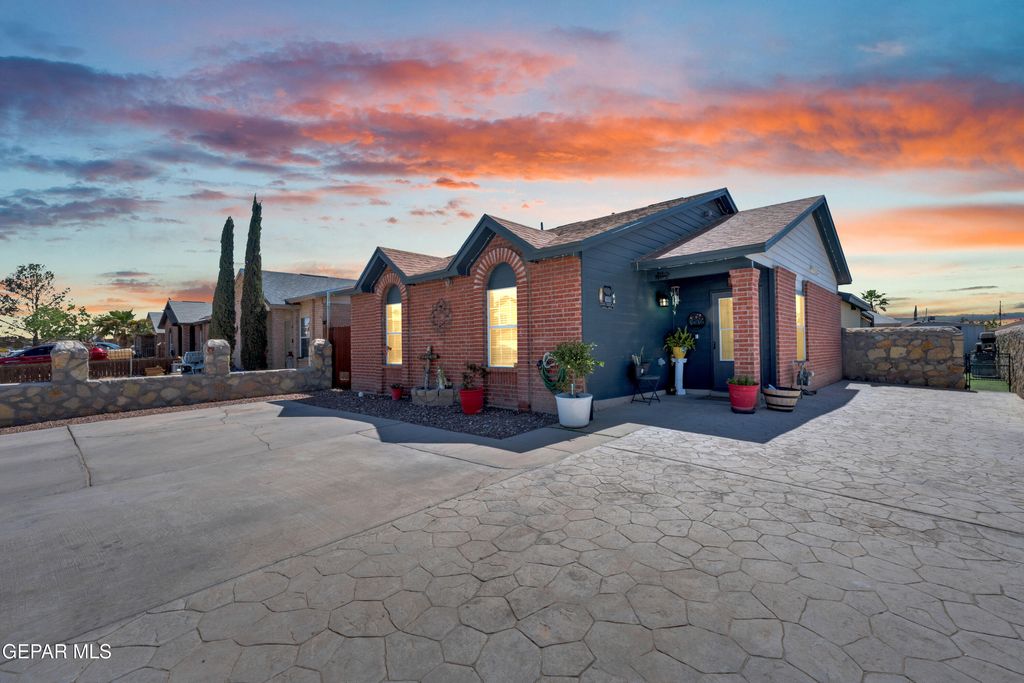 Photo of 10300 Valle Suave Drive, Socorro, TX 79927 (MLS # 942583)