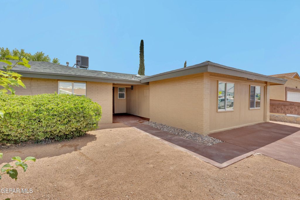 Photo of 9961 DESERT WILLOW Way, El Paso, TX 79924 (MLS # 944822)
