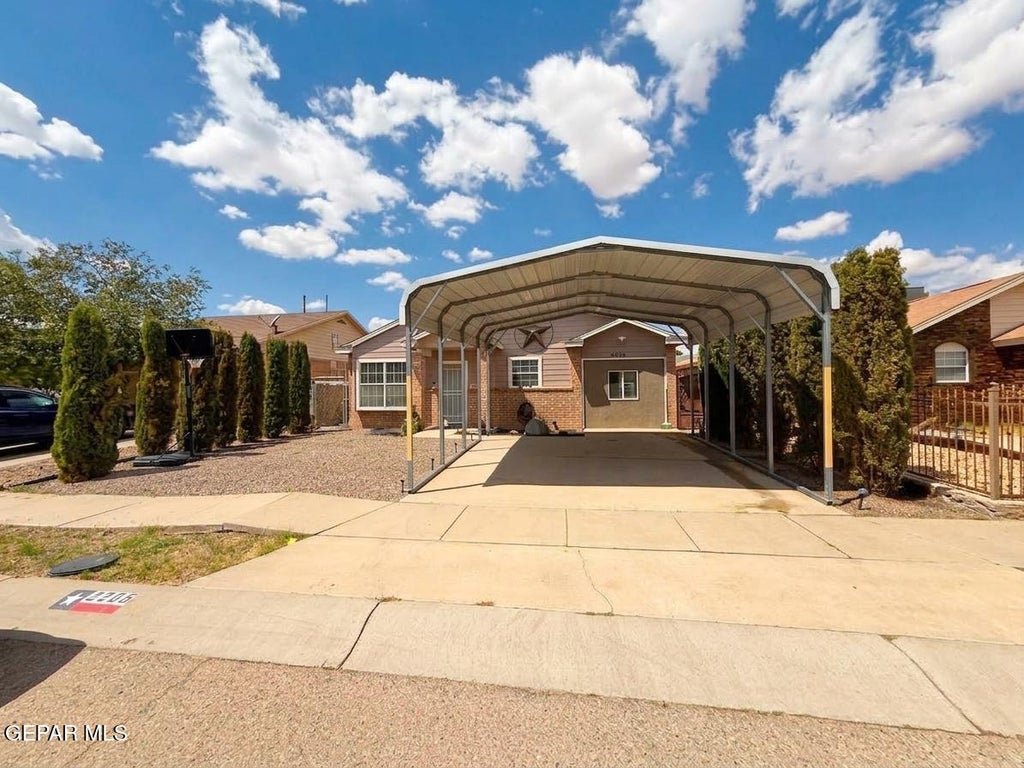 Photo of 2205 TIERRA BONITA Way, El Paso, TX 79938 (MLS # 950729)