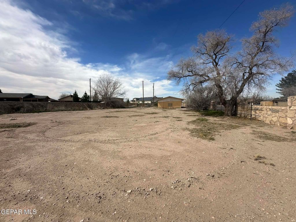 Photo of 310 Place Road, Socorro, TX 79927 (MLS # 939579)