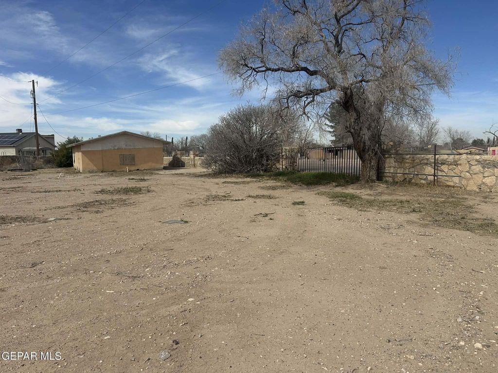 Photo of 310 Place Road, Socorro, TX 79927 (MLS # 939579)