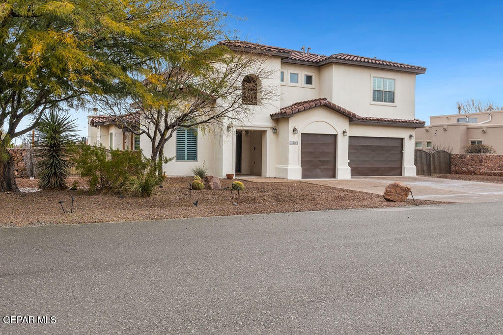 Photo of 720 EMERALD VIEW Drive, El Paso, TX 79932 (MLS # 938249)