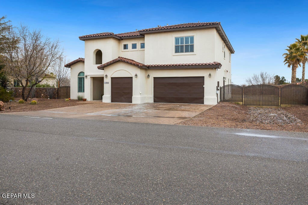 Photo of 720 EMERALD VIEW Drive, El Paso, TX 79932 (MLS # 938249)