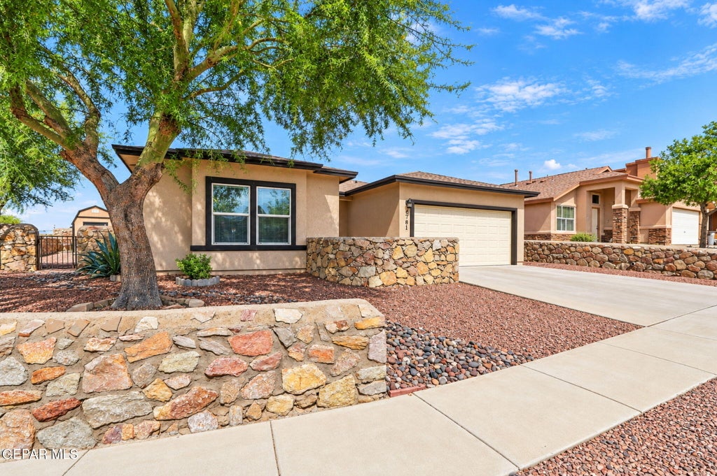 Photo of 6781 PARQUE DEL SOL Drive, El Paso, TX 79911 (MLS # 952658)