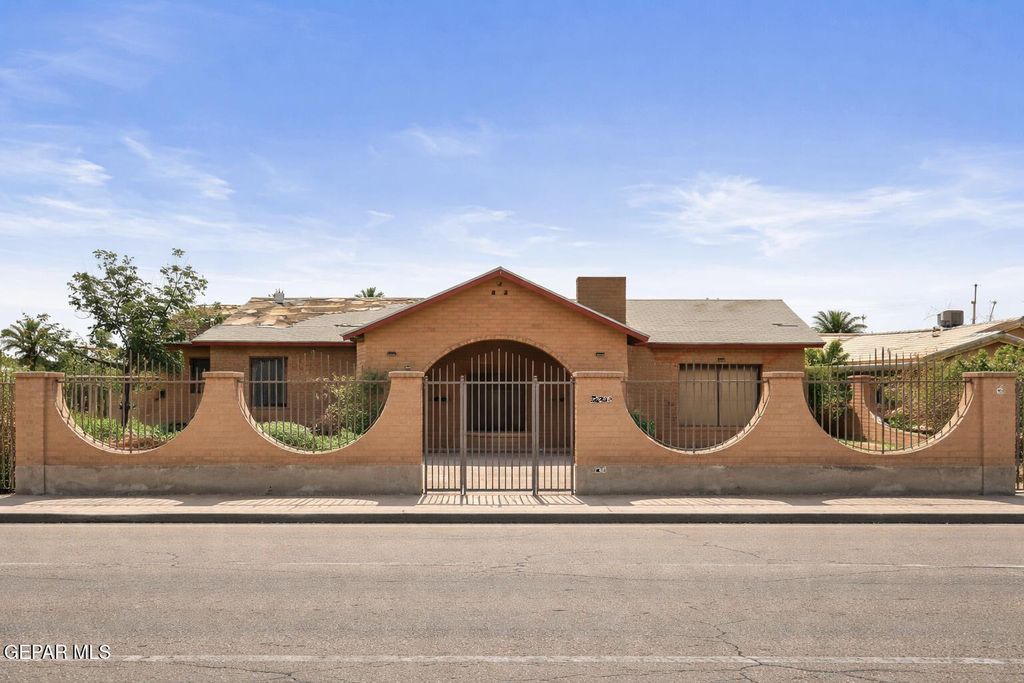 Photo of 2230 ARIZONA Avenue, El Paso, TX 79930 (MLS # 938195)