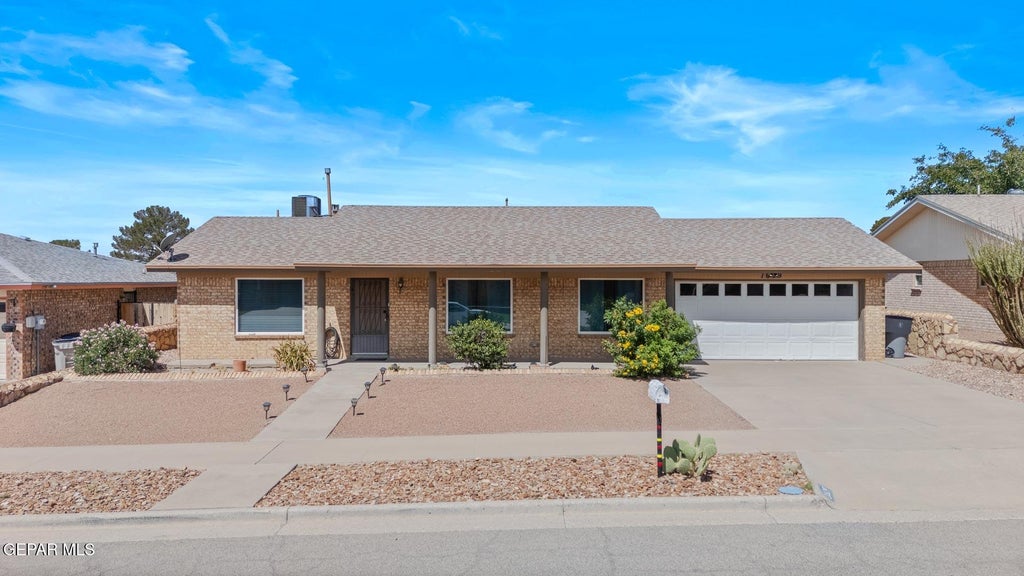 Photo of 1629 BOB MURPHY Drive, El Paso, TX 79936 (MLS # 949895)