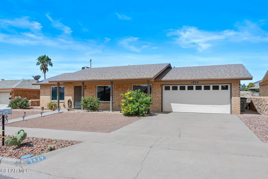 Photo of 1629 BOB MURPHY Drive, El Paso, TX 79936 (MLS # 949895)