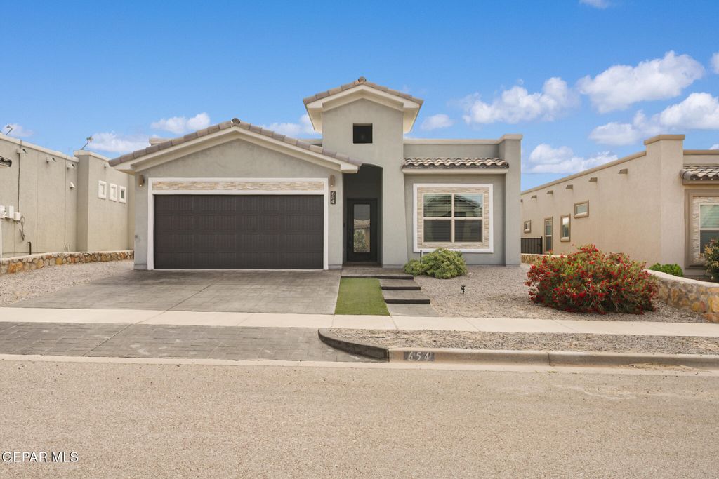 Photo of 654 DARLINGTON Drive, El Paso, TX 79928 (MLS # 943107)
