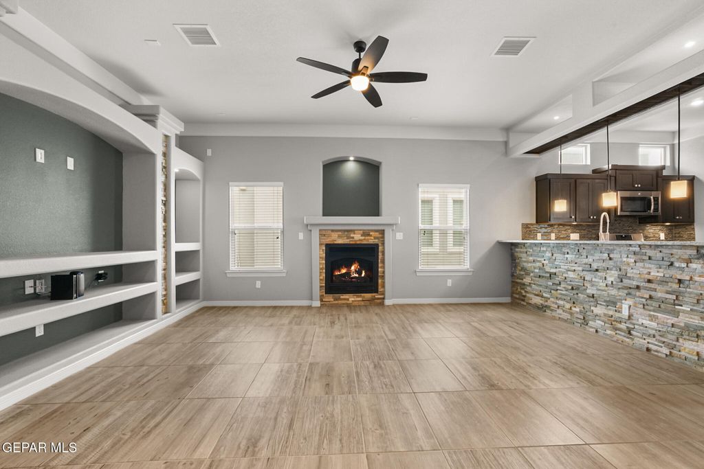 Photo of 654 DARLINGTON Drive, El Paso, TX 79928 (MLS # 943107)