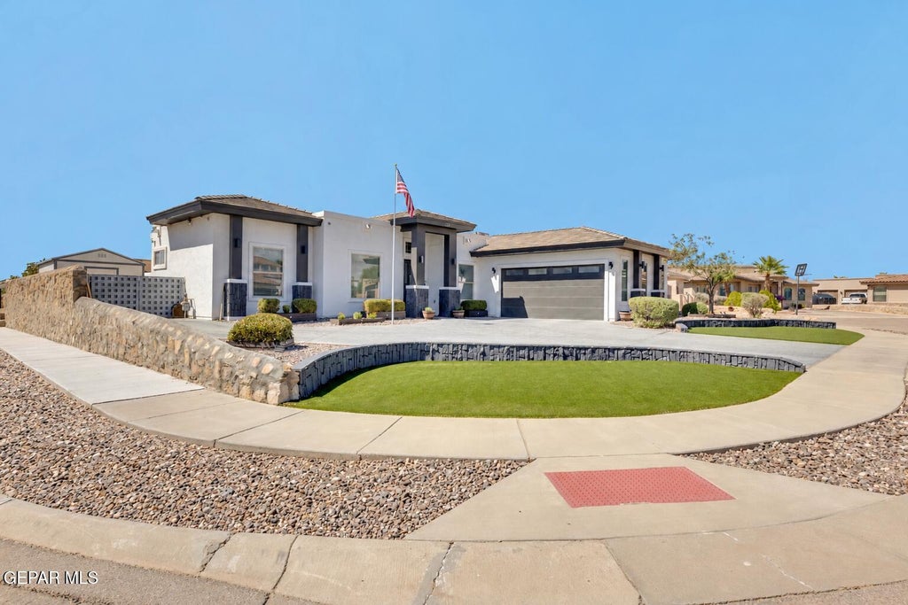 Photo of 331 EMERALD RISE Drive, Horizon City, TX 79928 (MLS # 952674)