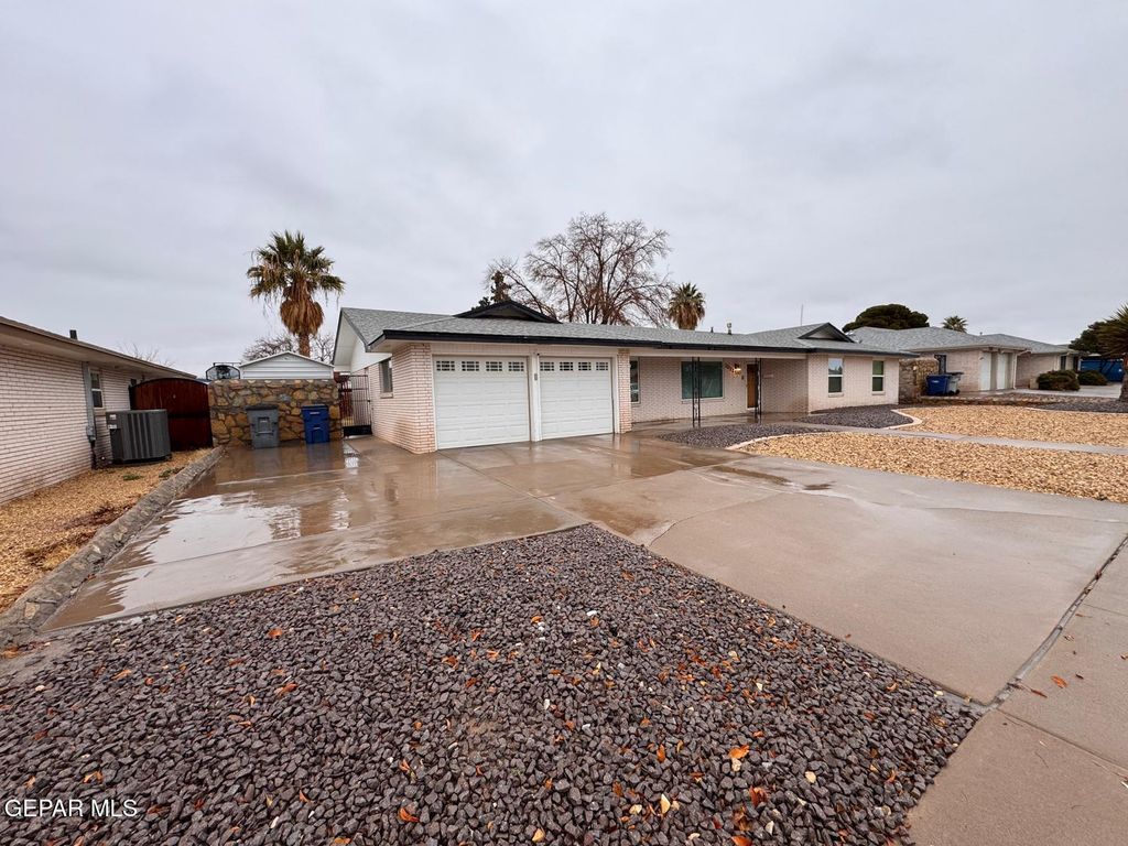 Photo of 10225 BYWAY Drive, El Paso, TX 79925 (MLS # 937143)