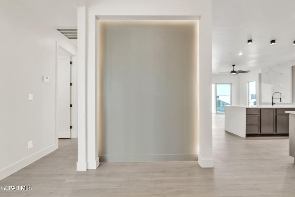 Photo of 601 Paseo De La Reina Street, Horizon City, TX 79928 (MLS # 937957)