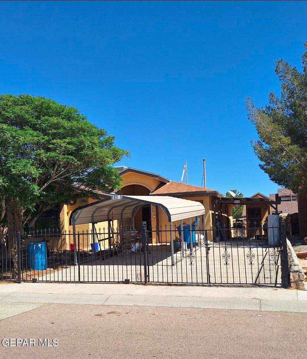 Photo of 10385 Valle Fertil Drive, Socorro, TX 79927 (MLS # 940959)