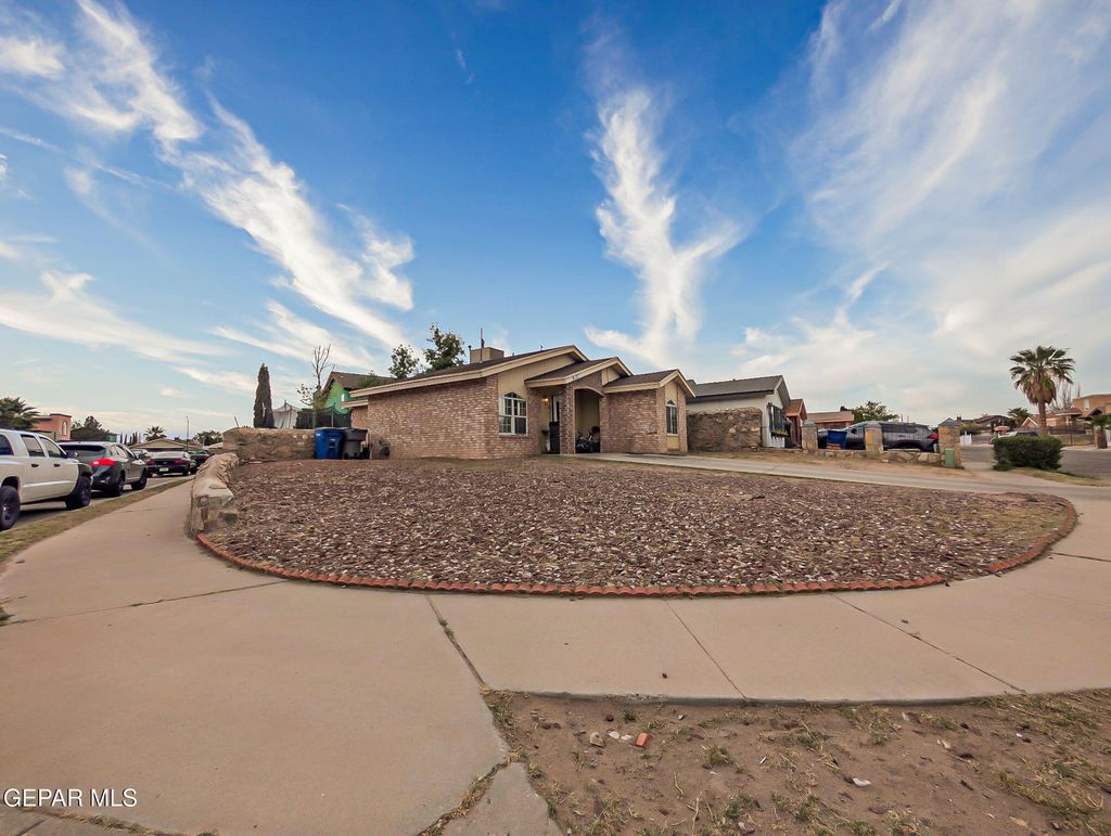 Photo of 9127 BUR OAK Circle, El Paso, TX 79907 (MLS # 943610)