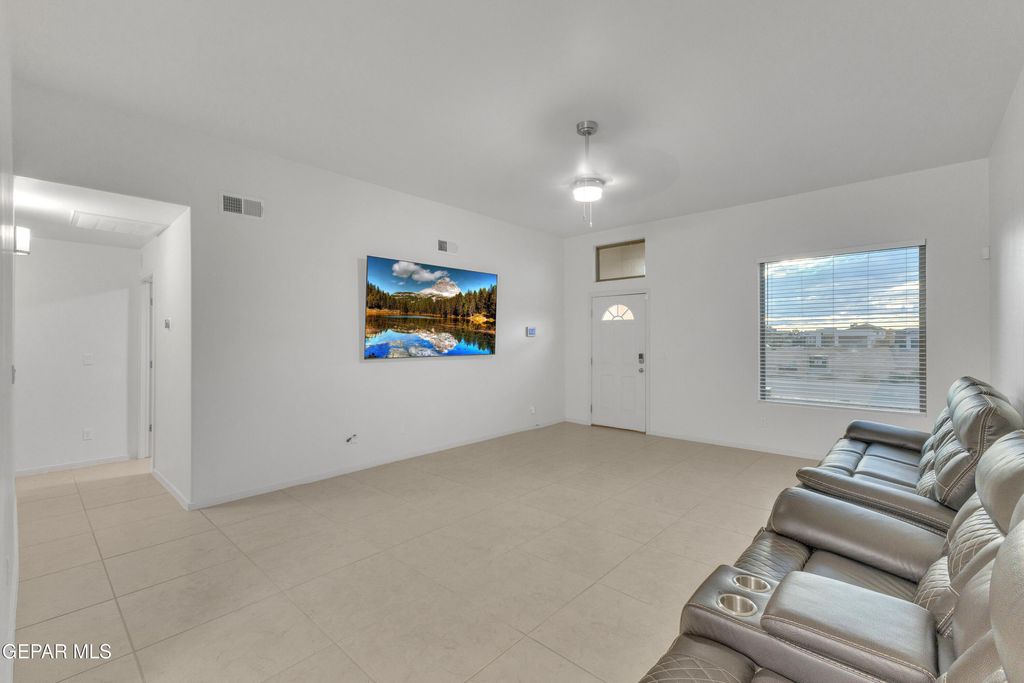 Photo of 704 Paseo Modesto Drive, Horizon City, TX 79928 (MLS # 932189)