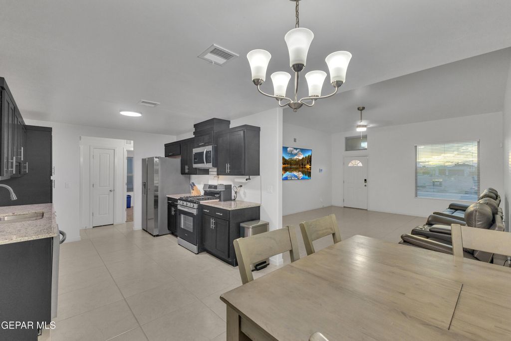 Photo of 704 Paseo Modesto Drive, Horizon City, TX 79928 (MLS # 932189)