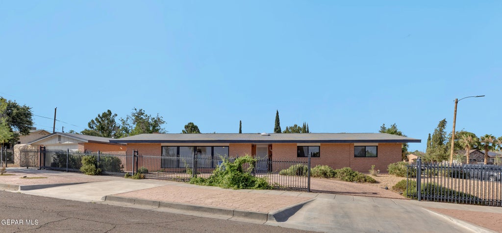 Photo of 1601 RAYNOLDS Street, El Paso, TX 79903 (MLS # 945940)