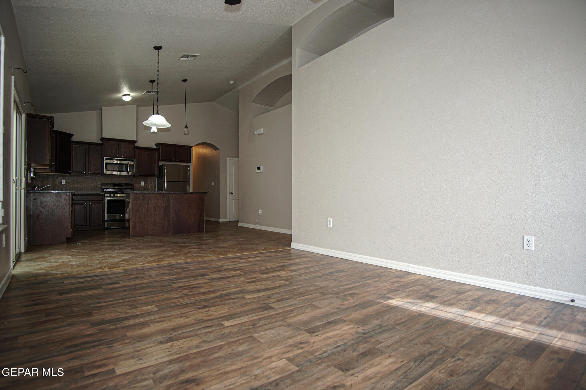 8517 DEL RIVERS