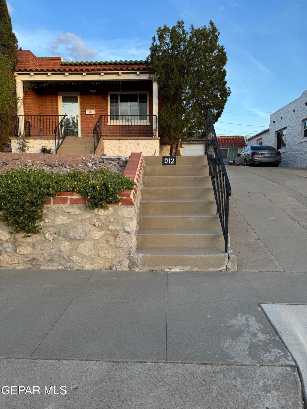 Photo of 912 MESITA Drive, El Paso, TX 79902 (MLS # 941301)