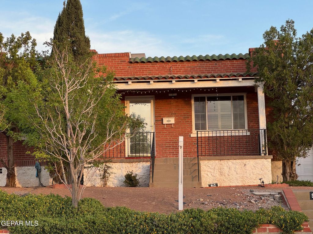 Photo of 912 MESITA Drive, El Paso, TX 79902 (MLS # 941301)