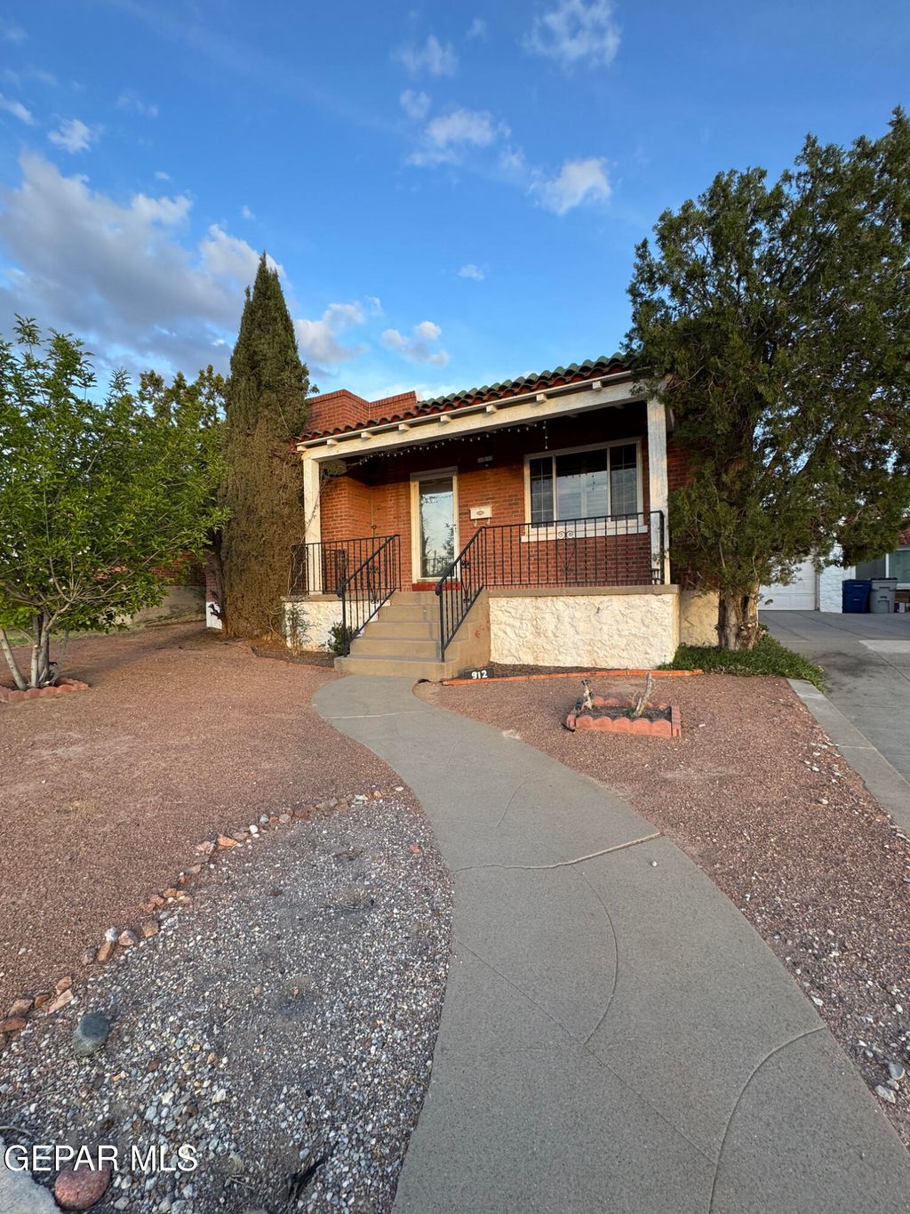 Photo of 912 MESITA Drive, El Paso, TX 79902 (MLS # 941301)