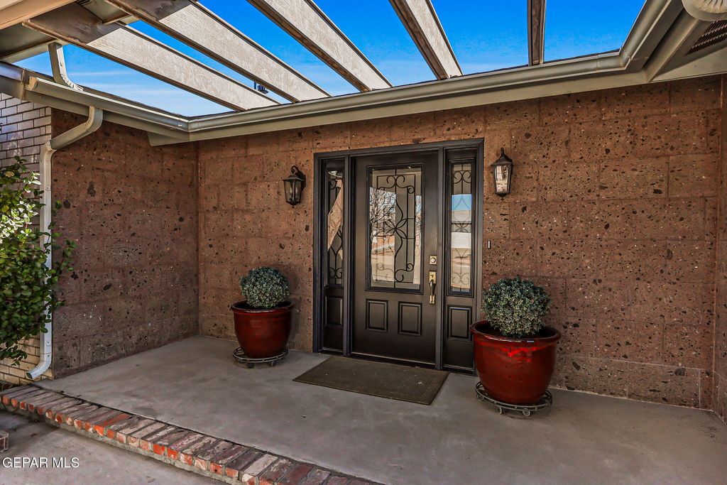 Photo of 824 AGUA CALIENTE Drive, El Paso, TX 79912 (MLS # 937898)