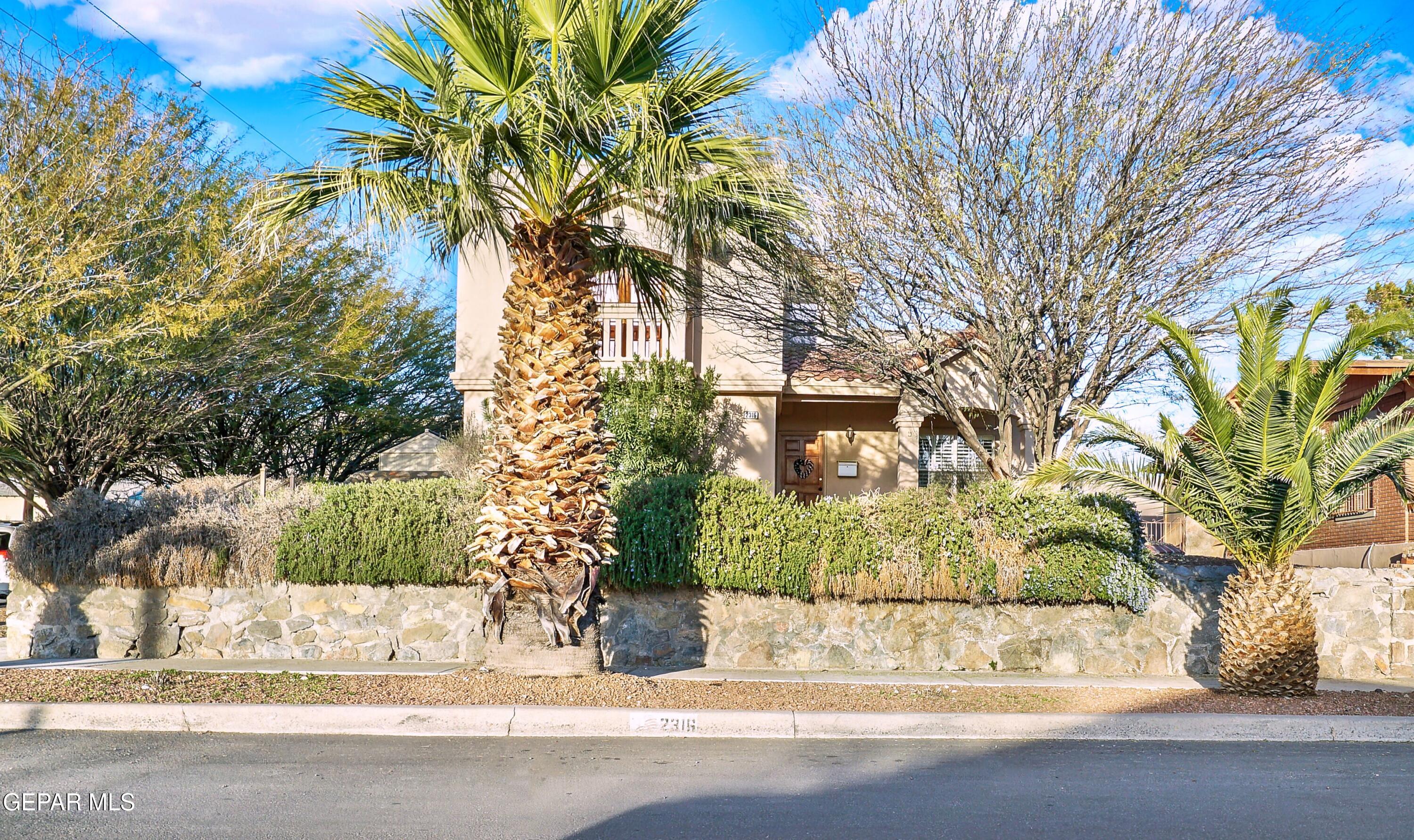 2316 N CAMPBELL Street