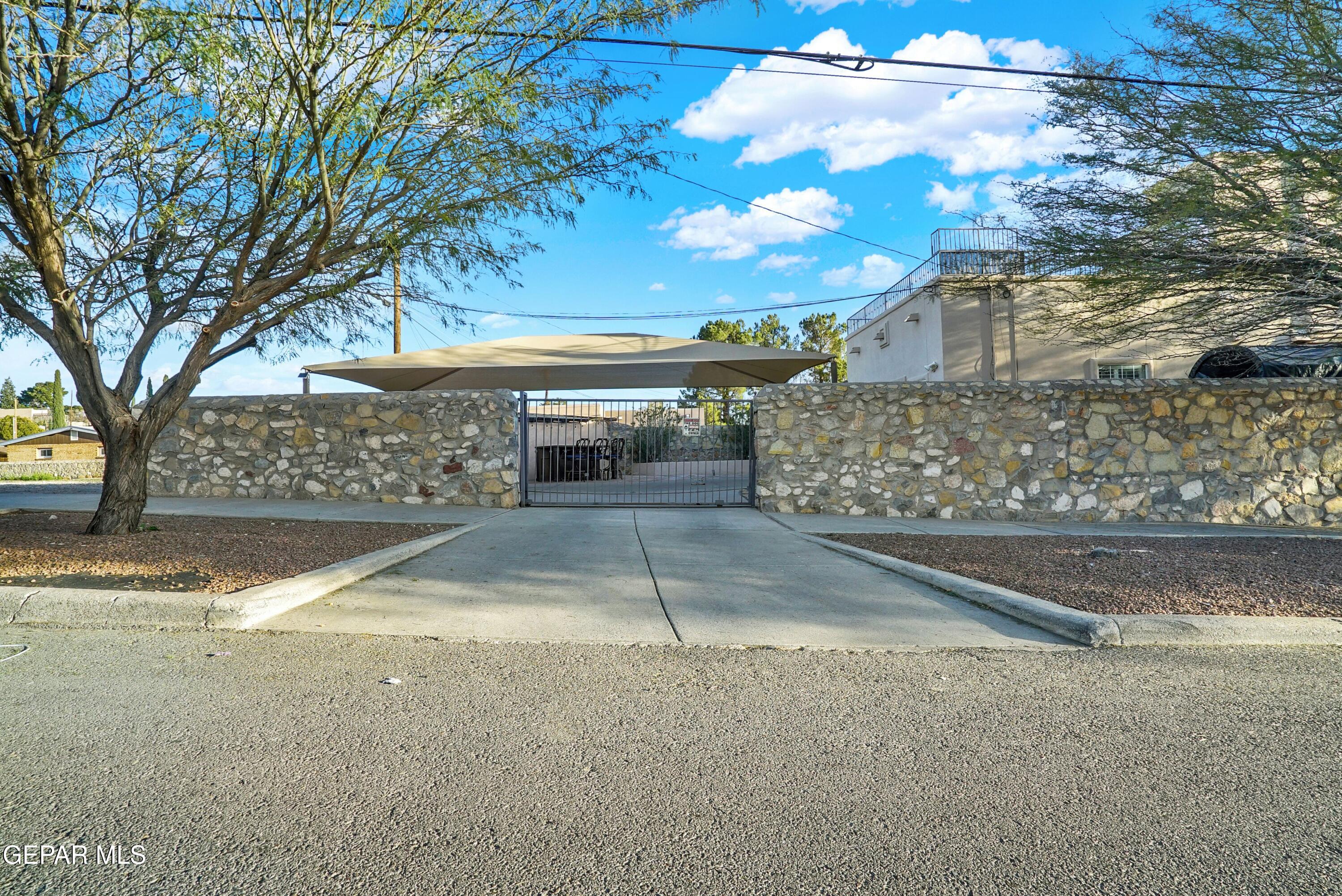 2316 N CAMPBELL Street