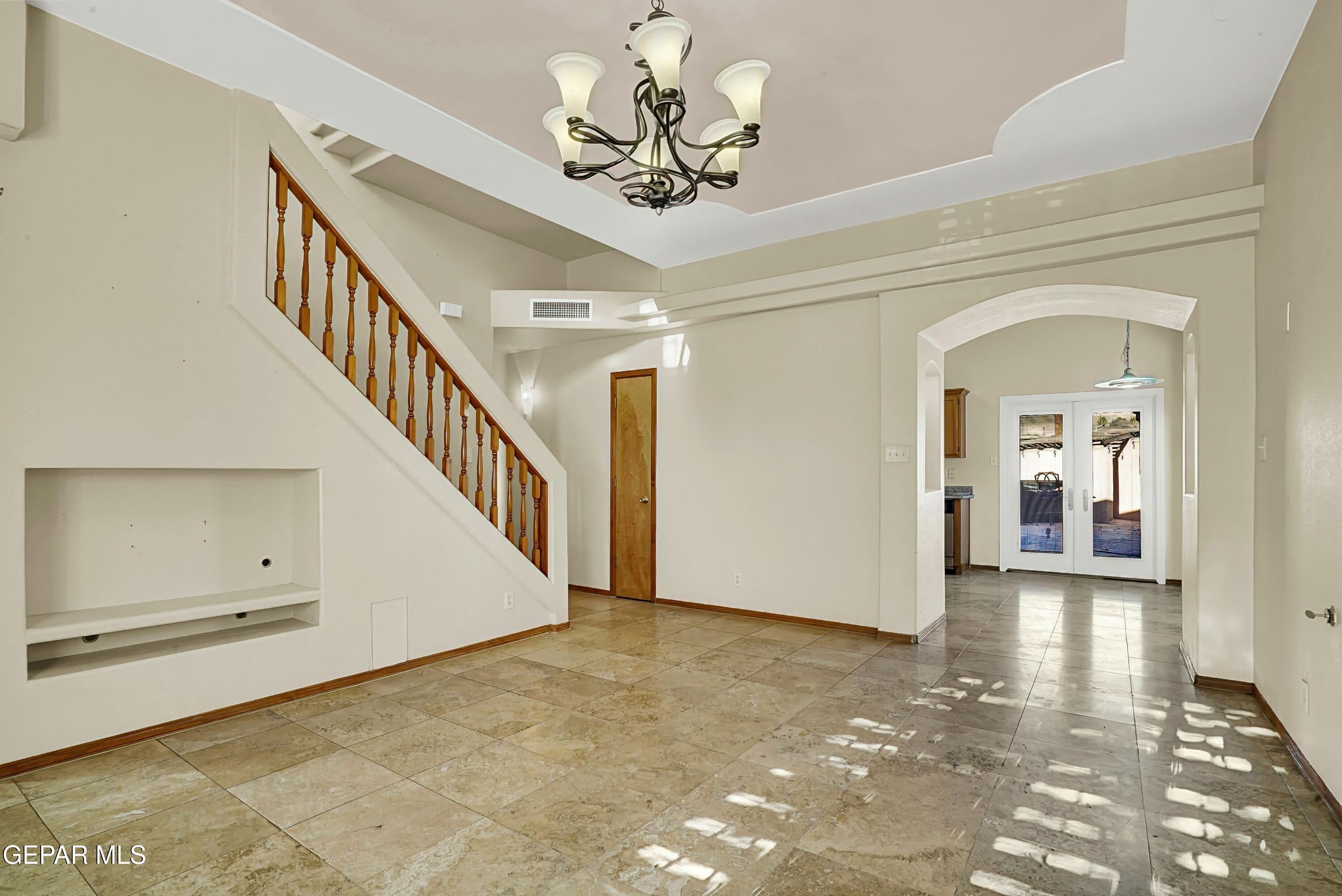 2316 N CAMPBELL Street