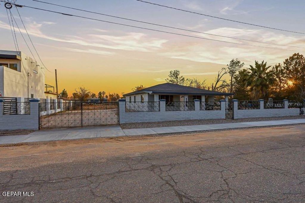 Photo of 106 La Cienega Drive, Socorro, TX 79927 (MLS # 935377)