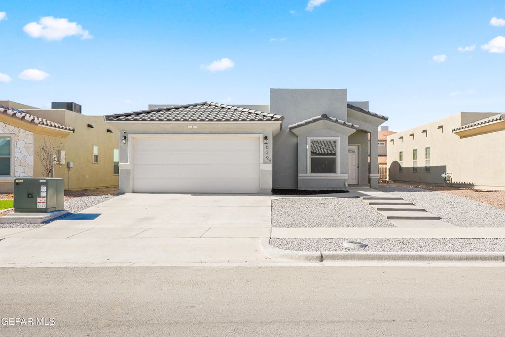 Photo of 629 CEDARWOOD Drive, El Paso, TX 79928 (MLS # 946648)