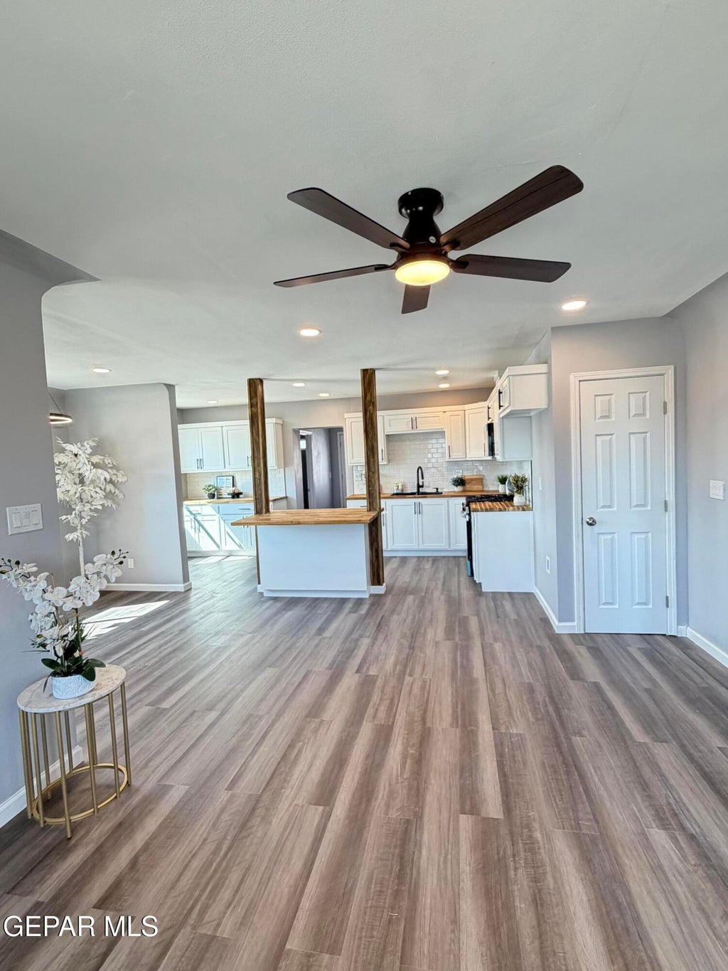 Photo of 201 WOOLDRIDGE Drive, El Paso, TX 79915 (MLS # 953353)
