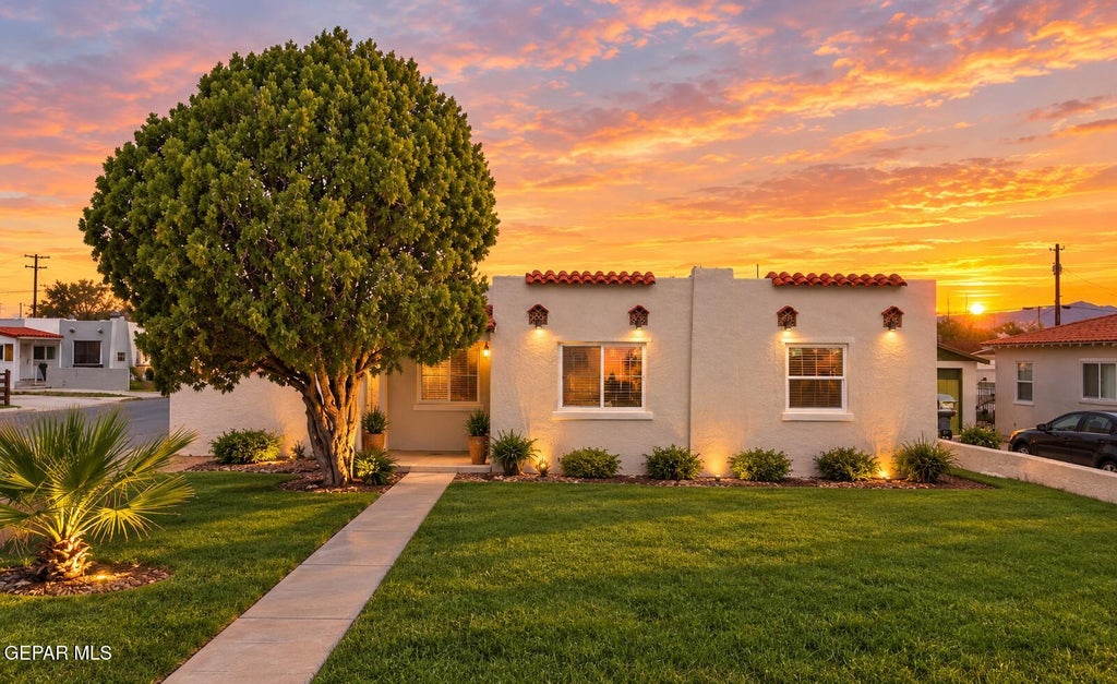 Photo of 201 WOOLDRIDGE Drive, El Paso, TX 79915 (MLS # 953353)