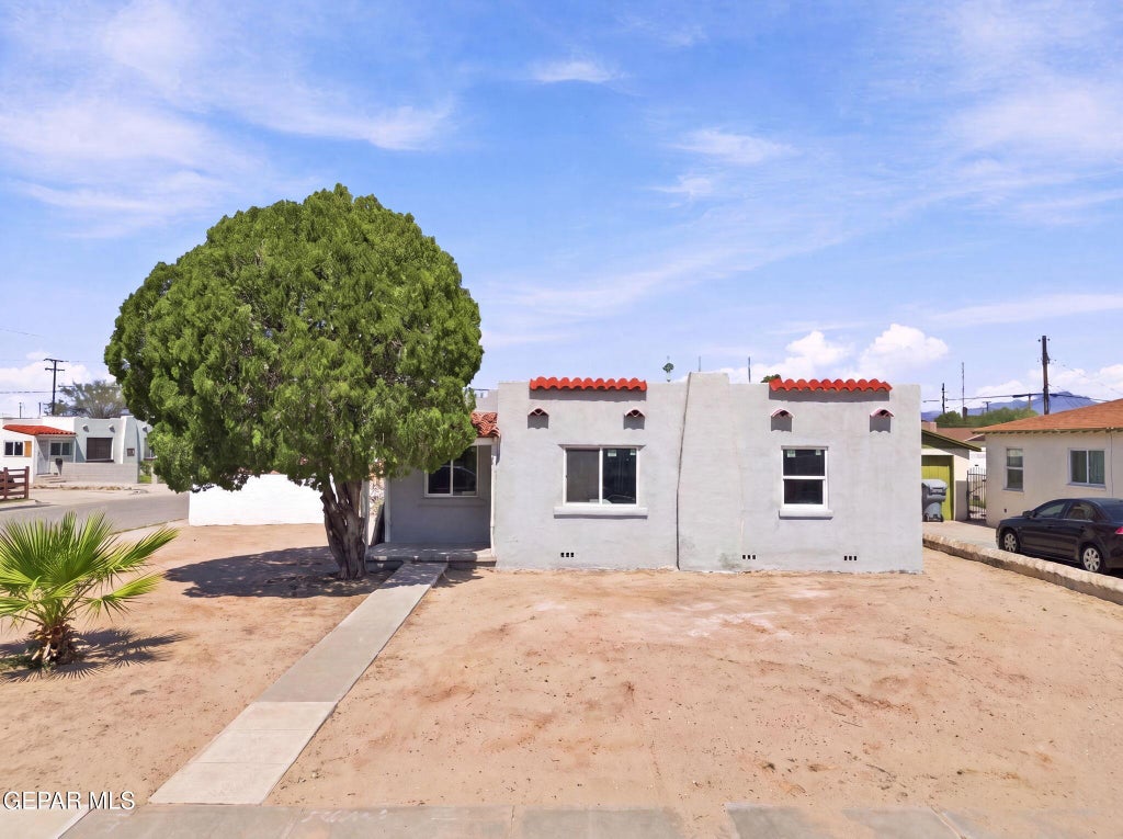 Photo of 201 WOOLDRIDGE Drive, El Paso, TX 79915 (MLS # 953353)