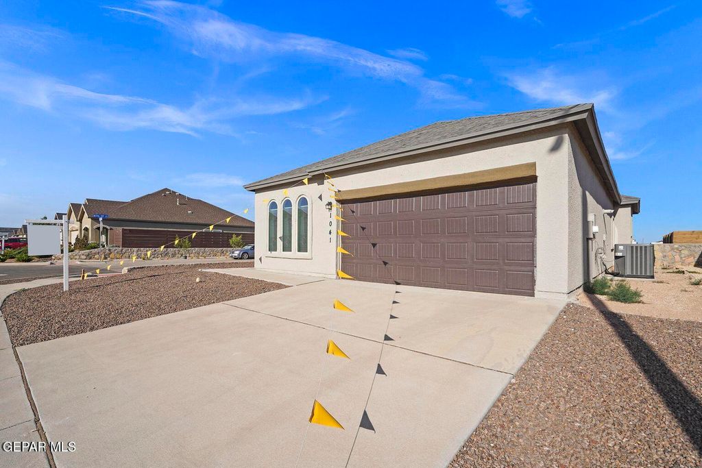 Photo of 1041 Summer Lake Street, Horizon City, TX 79928 (MLS # 931100)