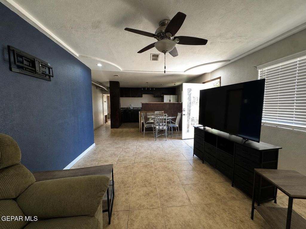 Photo of 412 Friona Drive, Socorro, TX 79927 (MLS # 943660)