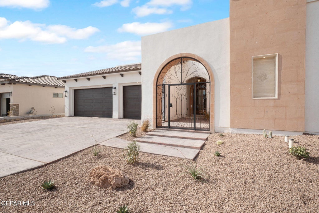 Photo of 401 Suleiman Drive, El Paso, TX 79932 (MLS # 949484)