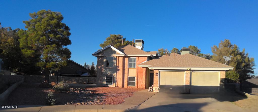 Photo of 375 Brill Circle, Horizon City, TX 79928 (MLS # 938611)