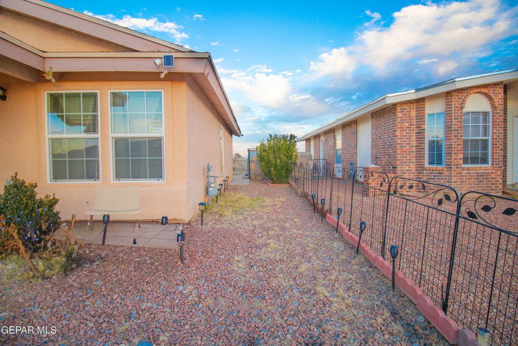 Photo of 10984 NORTHAMPTON Street, El Paso, TX 79934 (MLS # 938010)
