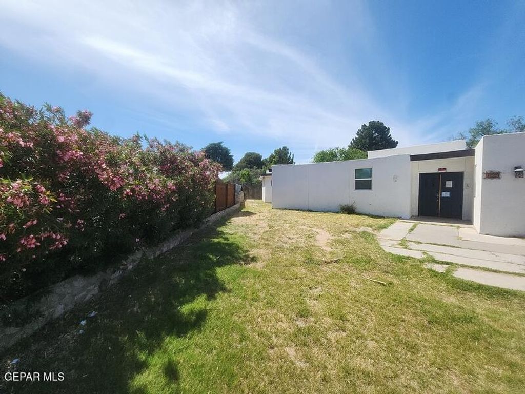 Photo of 129 SERRANIA Drive, El Paso, TX 79932 (MLS # 943700)