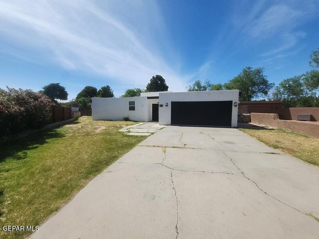 Photo of 129 SERRANIA Drive, El Paso, TX 79932 (MLS # 943700)