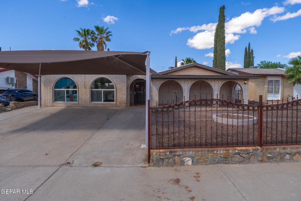 Photo of 11737 CHITO SAMANIEGO Drive, El Paso, TX 79936 (MLS # 941799)