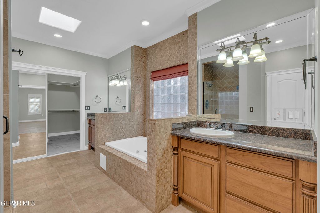 Photo of 6071 LAGUNA VISTA Drive, El Paso, TX 79932 (MLS # 940434)