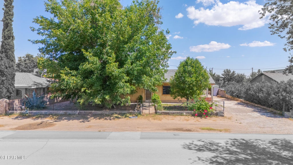 Photo of 257 N San Elizario Road, Clint, TX 79836 (MLS # 947302)
