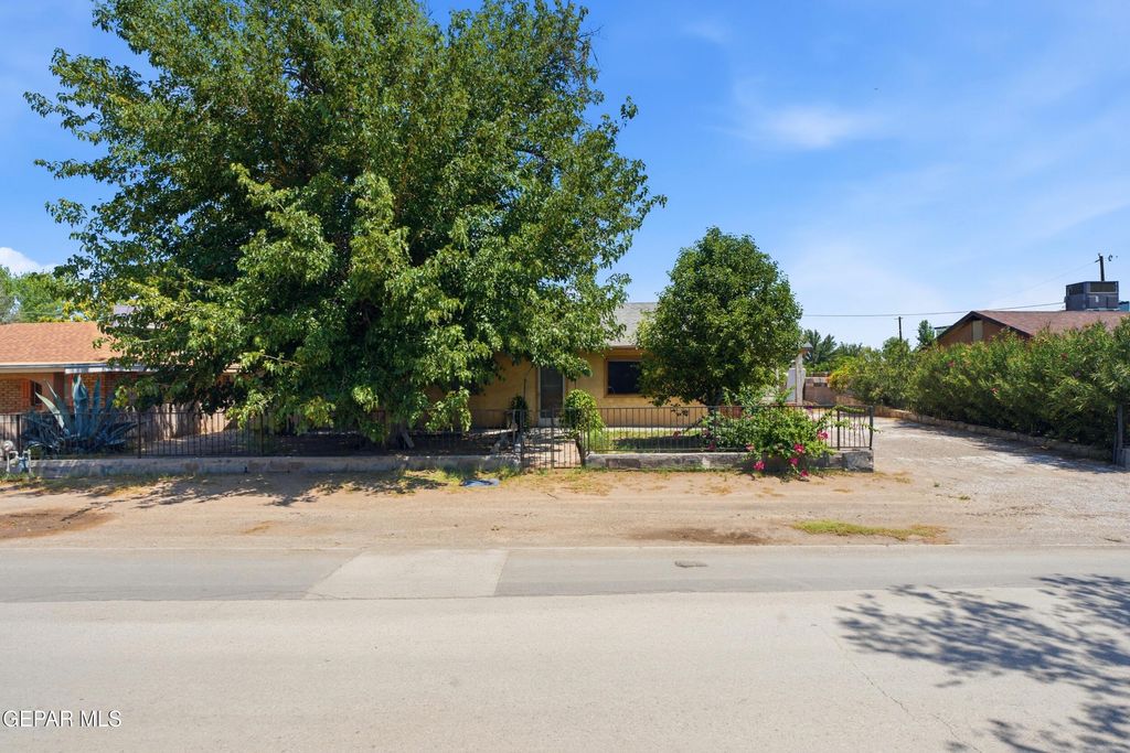 Photo of 257 N San Elizario Road, Clint, TX 79836 (MLS # 947302)