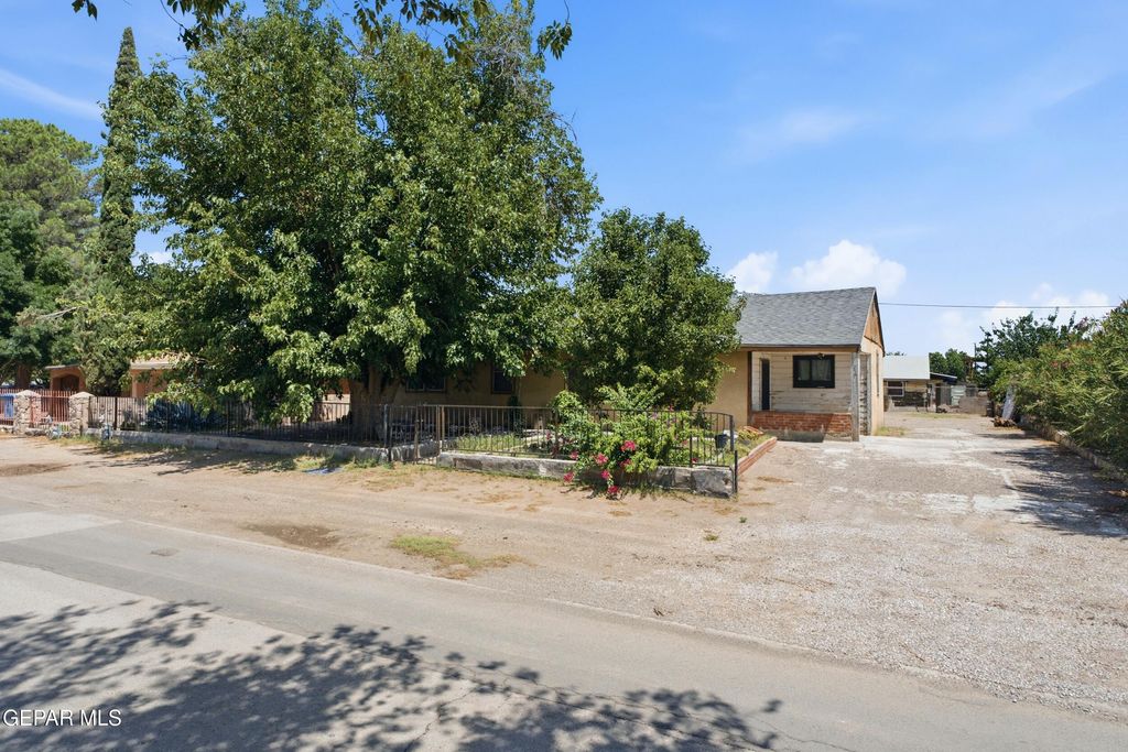 Photo of 257 N San Elizario Road, Clint, TX 79836 (MLS # 947302)